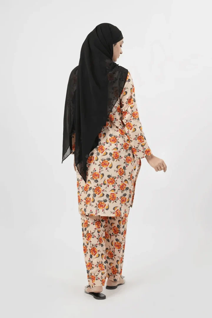 VALUABLES PRINTED LAWN 2 PIECE SUIT - Image 2